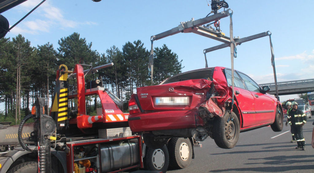 Unfall mit mehreren Fahrzeugen auf der A2